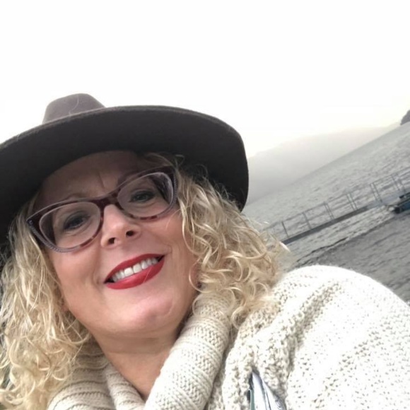 Meet your Posher, Annie - Picture 4 of 5